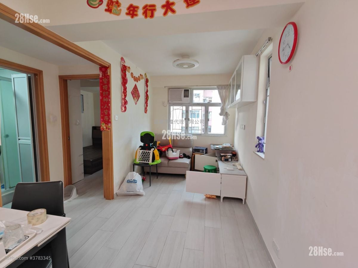 Tsuen Wan Centre Sell 2 Bedrooms , 1 Bathroom 468 ft²