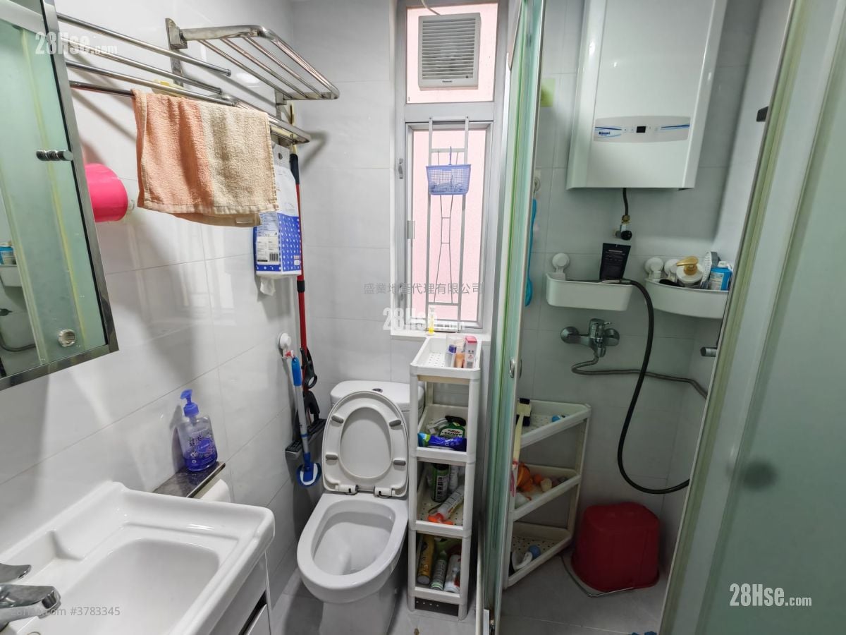 Tsuen Wan Centre Sell 2 Bedrooms , 1 Bathroom 468 ft²