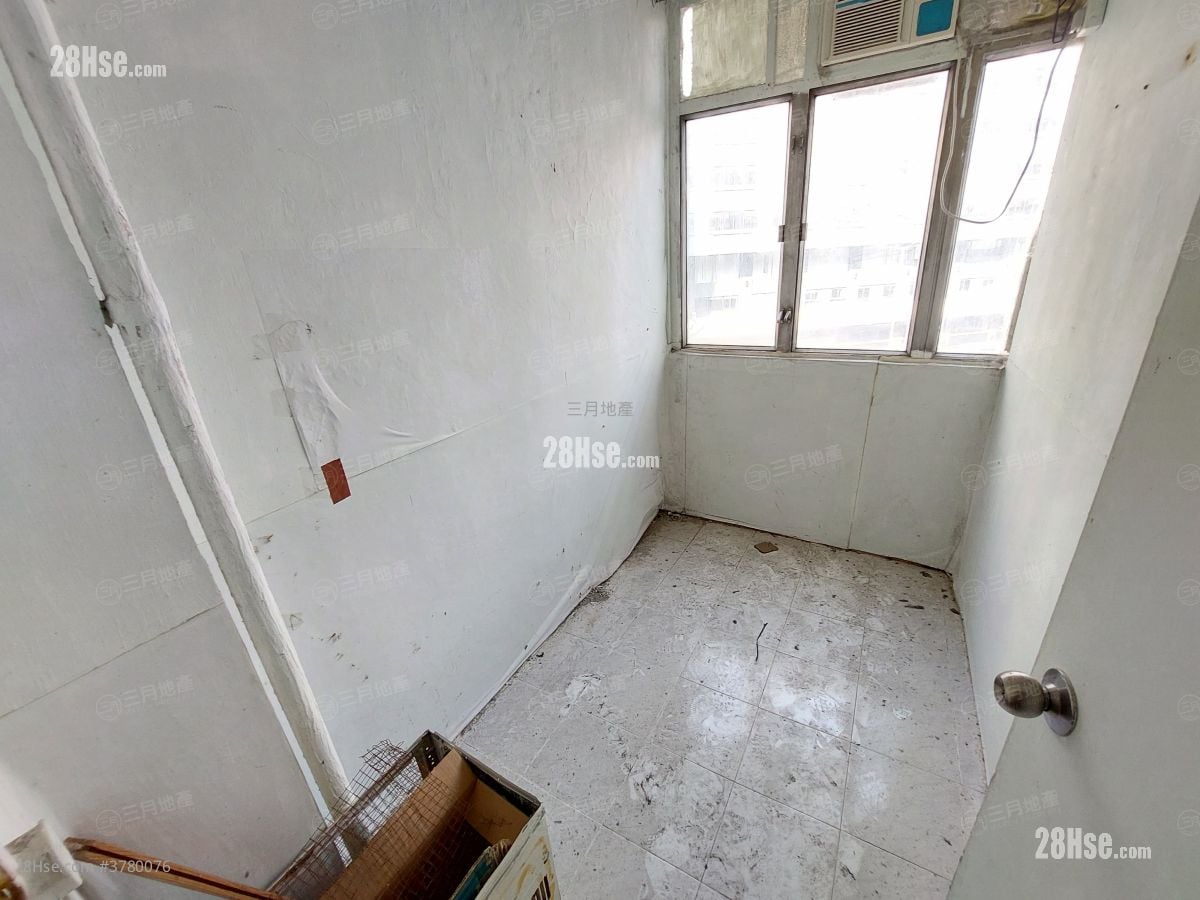 705 Shanghai Street Sell 4 Bedrooms , 3 Bathrooms 560 ft²