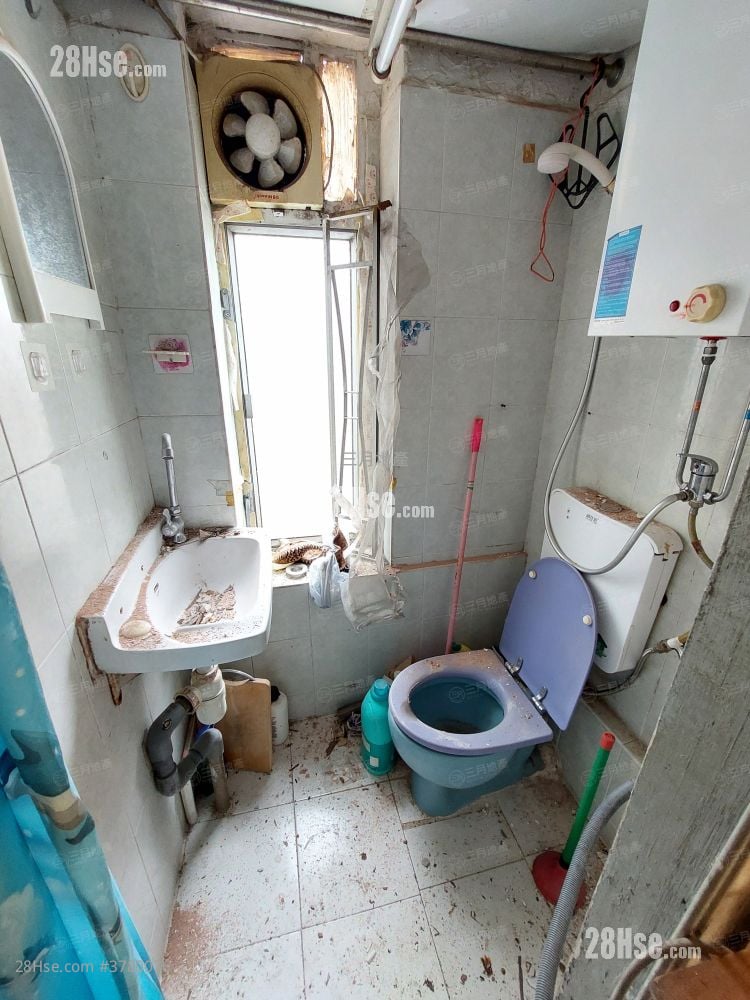 705 Shanghai Street Sell 4 Bedrooms , 3 Bathrooms 560 ft²