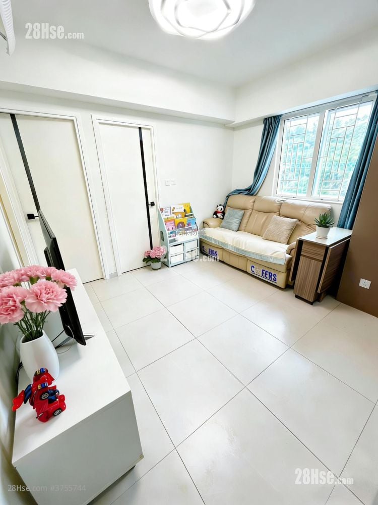 Kam Wai Building Sell 2 Bedrooms , 1 Bathroom 353 ft²