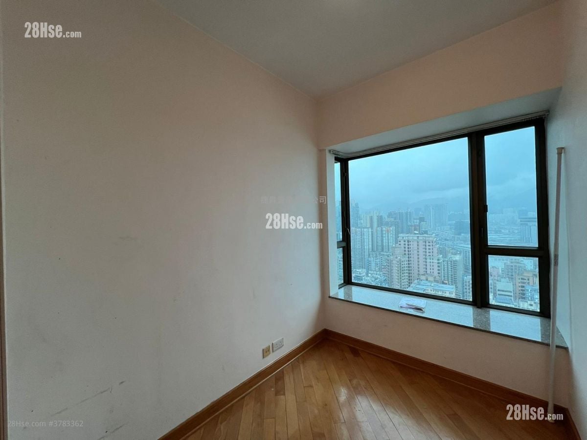 Royal Peninsula Sell 4 Bedrooms , 2 Bathrooms 563 ft²