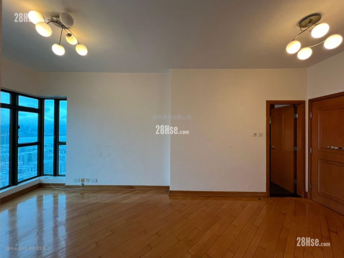 Royal Peninsula Sell 4 Bedrooms , 2 Bathrooms 563 ft²