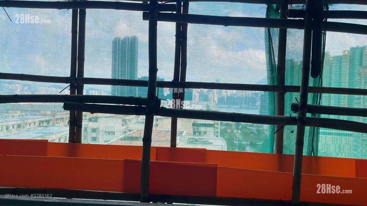 Royal Peninsula Sell 4 Bedrooms , 2 Bathrooms 563 ft²