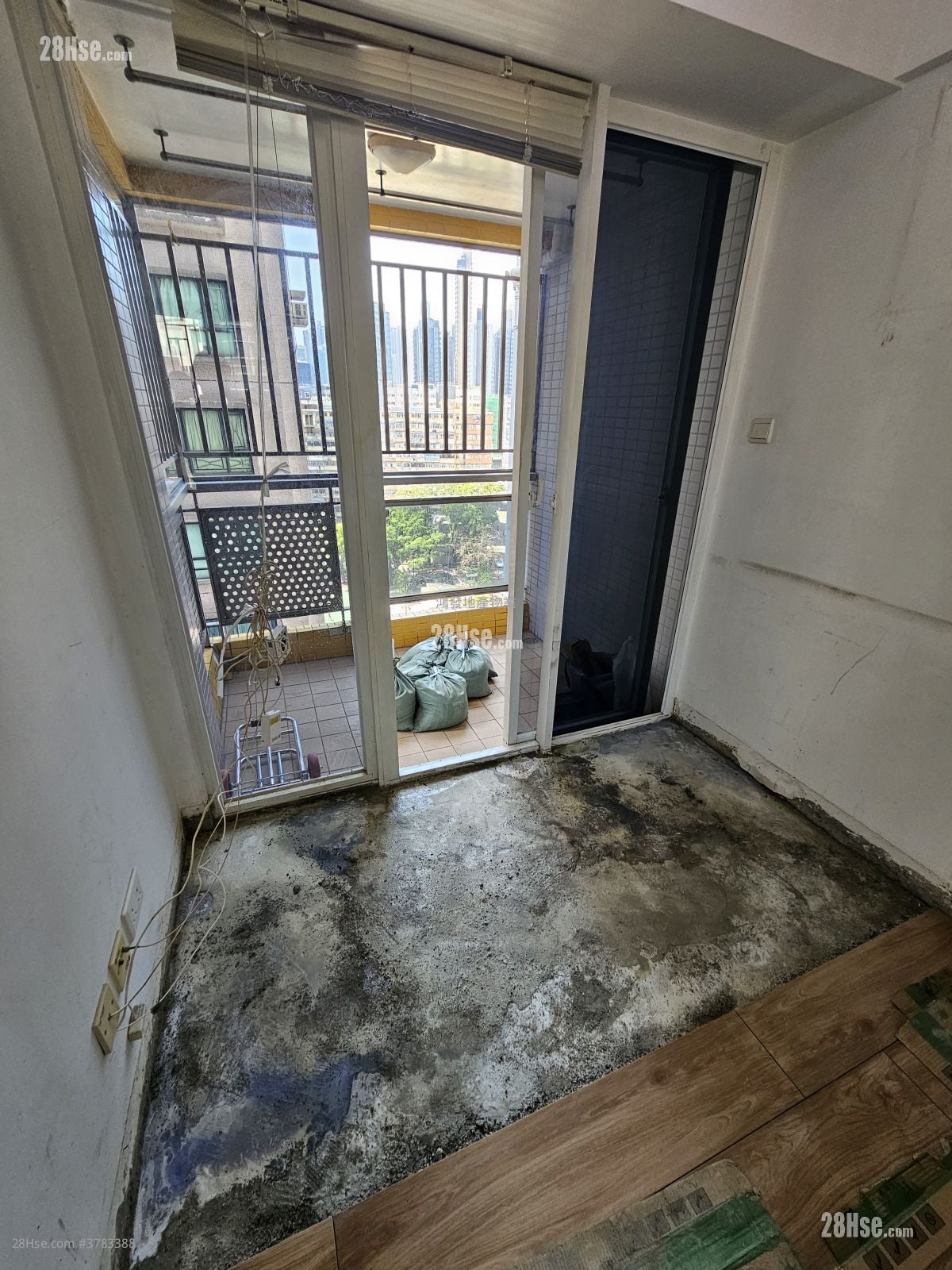 Metroregalia Rental 3 Bedrooms , 1 Bathroom 464 ft²