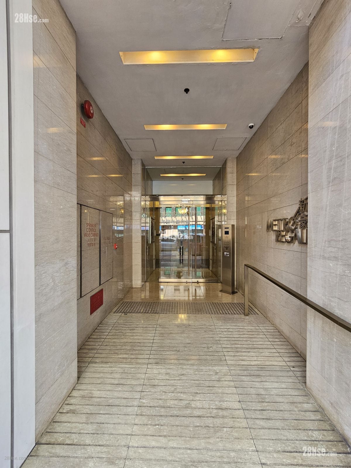 Metroregalia Rental 3 Bedrooms , 1 Bathroom 464 ft²