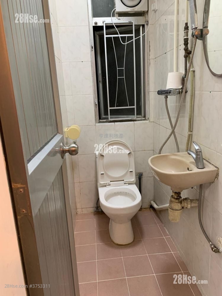 Sai Wan Building Sell 1 Bedroom , 1 Bathroom 268 ft²
