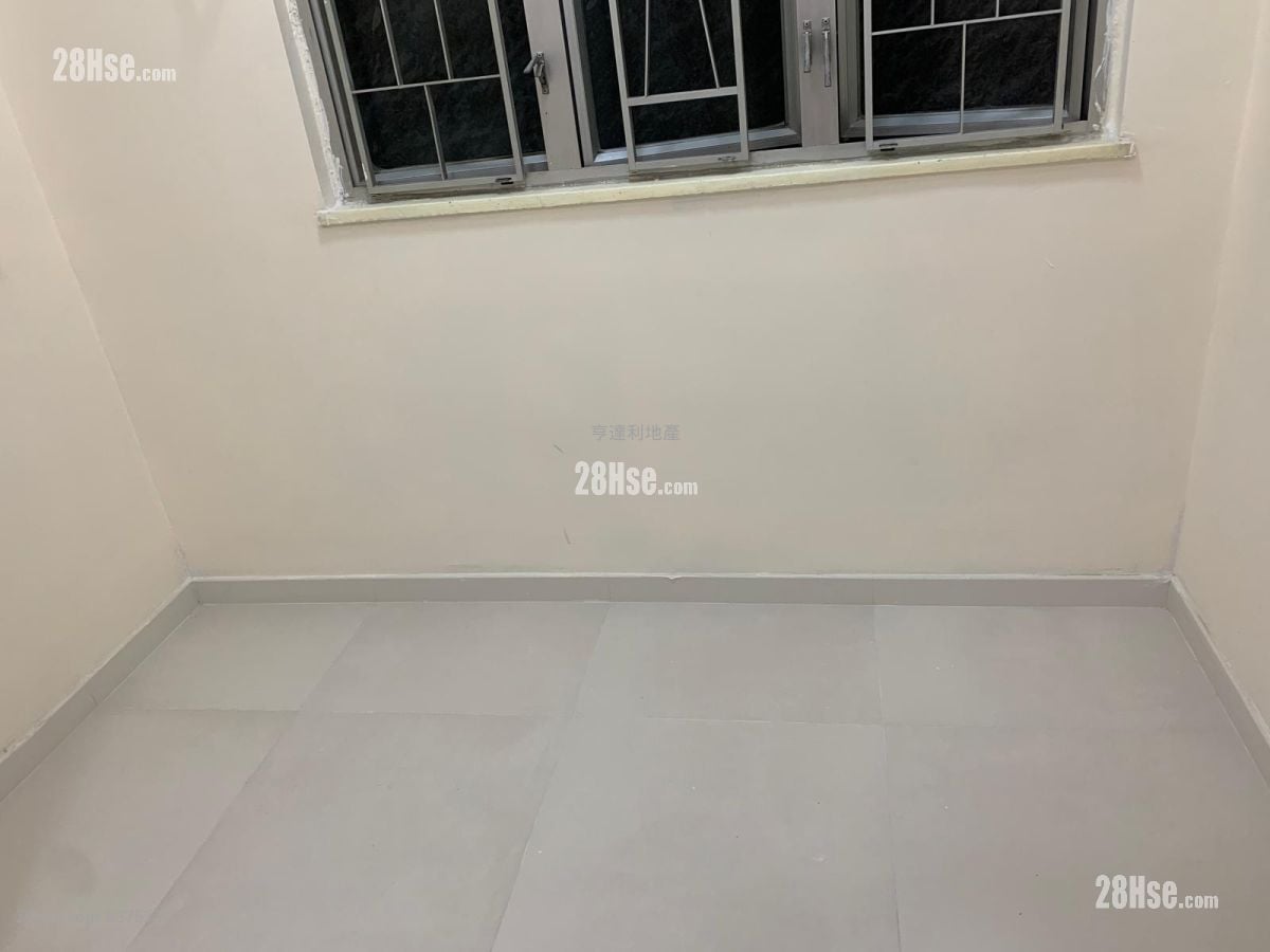 Sai Wan Building Sell 1 Bedroom , 1 Bathroom 268 ft²