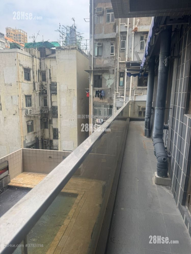 Residence 228 Sell 3 Bedrooms , 1 Bathroom 543 ft²