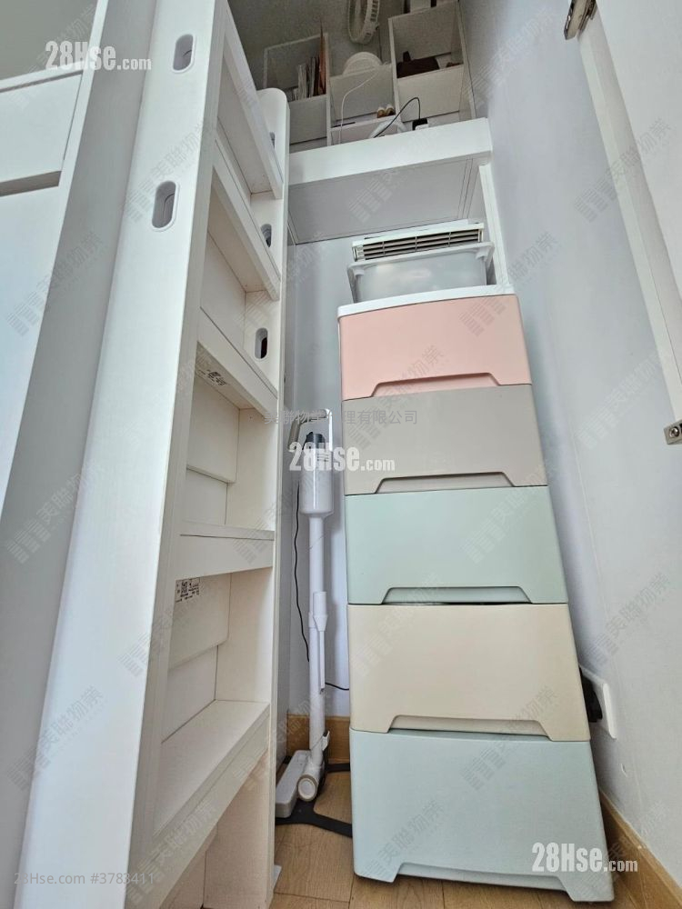 Capri Sell 2 Bedrooms 535 ft²