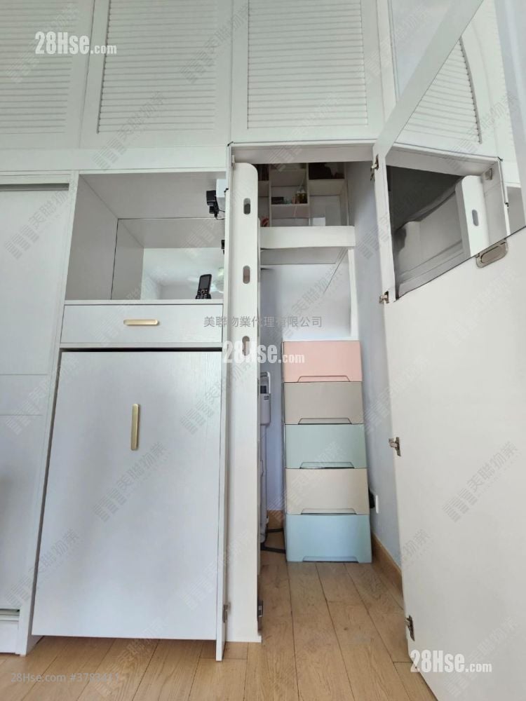 Capri Sell 2 Bedrooms 535 ft²