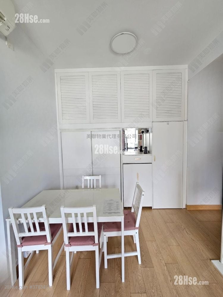 Capri Sell 2 Bedrooms 535 ft²