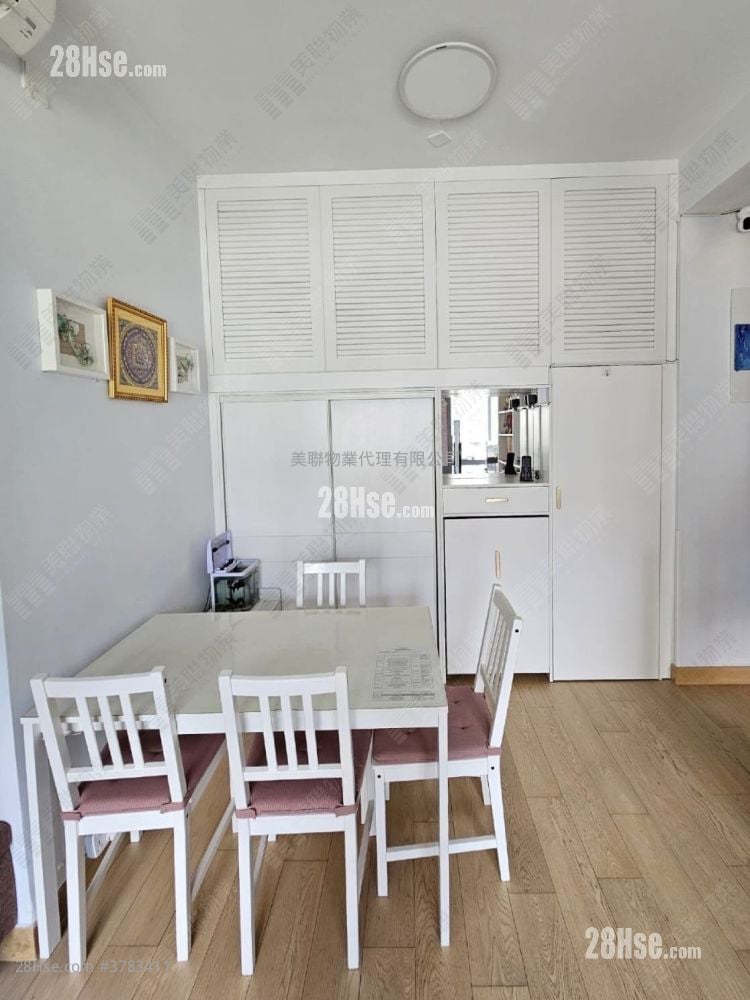 Capri Sell 2 Bedrooms 535 ft²