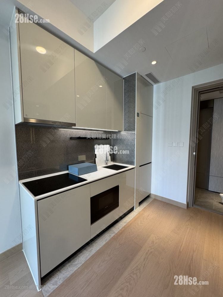 Seasons Place 售盘 1 房 323 平方尺