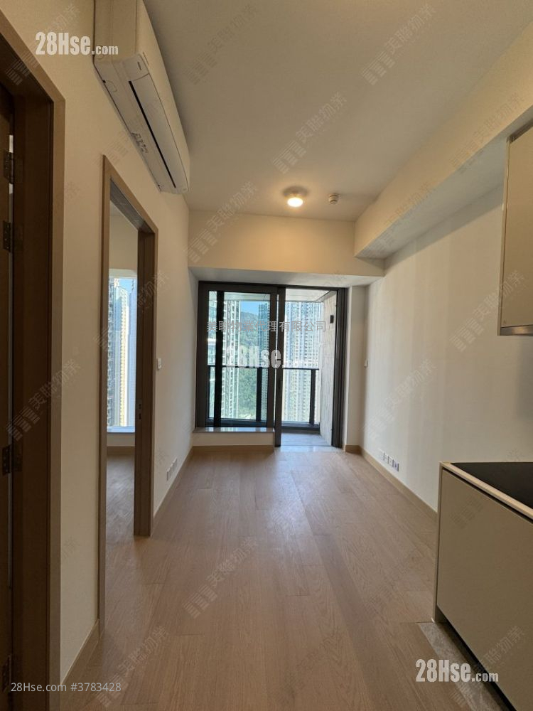 Seasons Place 售盘 1 房 323 平方尺