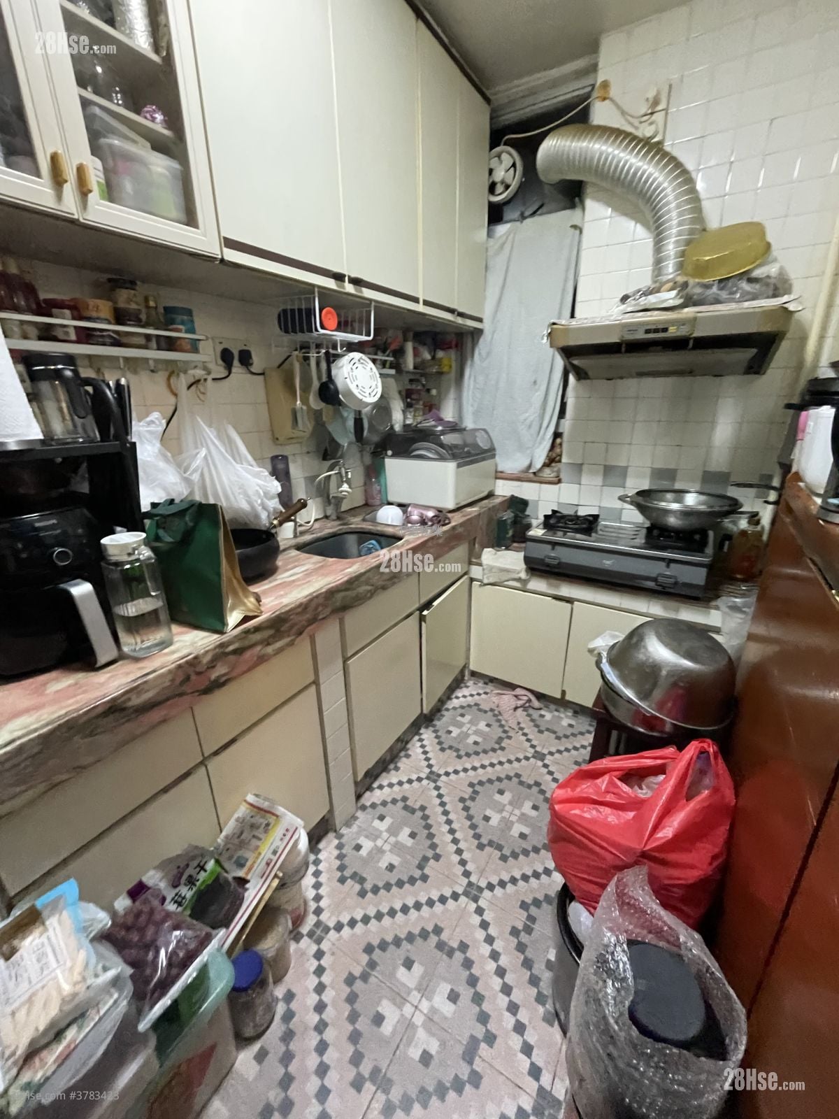 Po Hei Court Sell 3 Bedrooms , 2 Bathrooms 625 ft²