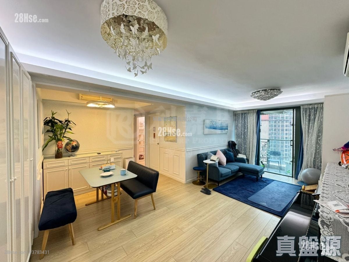 Residence Oasis Sell 3 Bedrooms 763 ft²