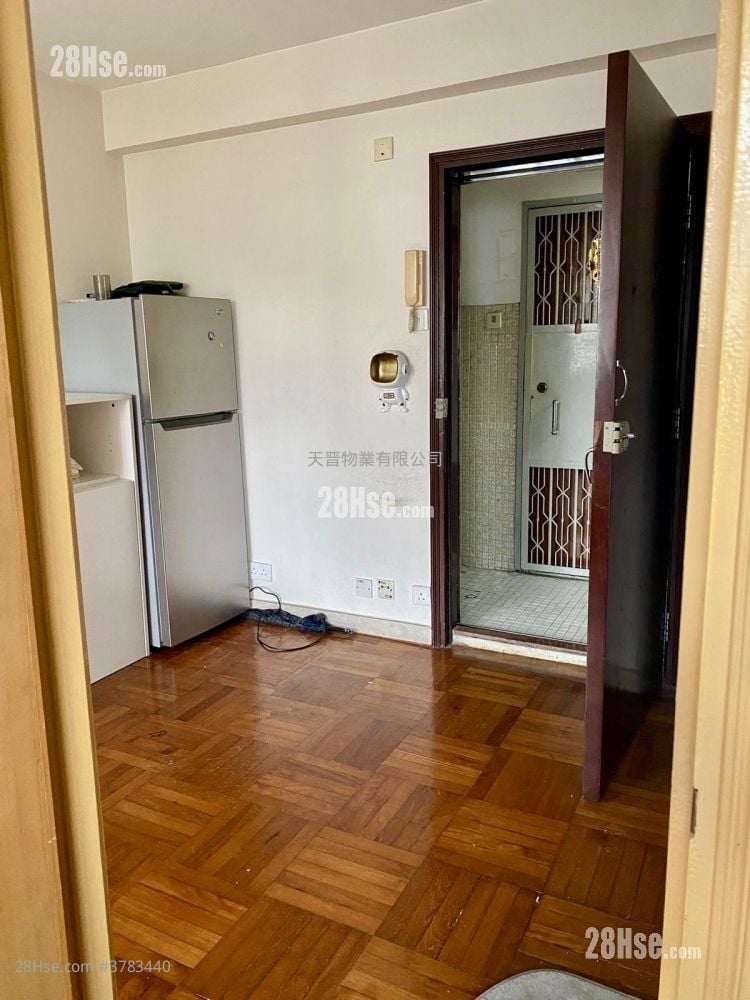 Faerie Court Sell 2 Bedrooms , 1 Bathroom 270 ft²