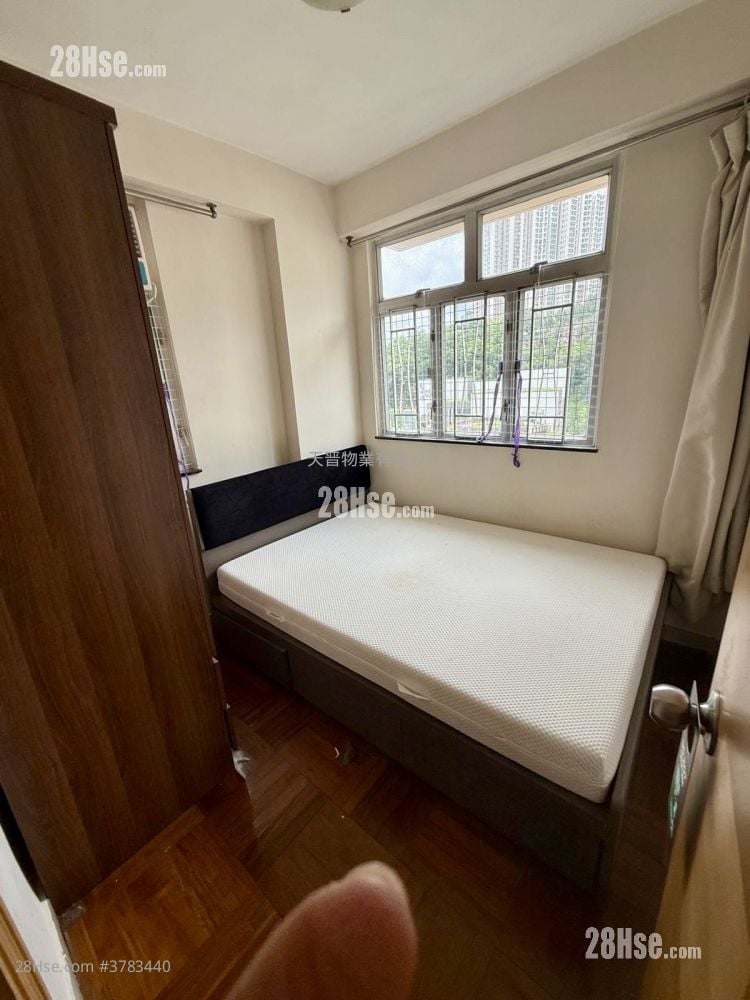 Faerie Court Sell 2 Bedrooms , 1 Bathroom 270 ft²