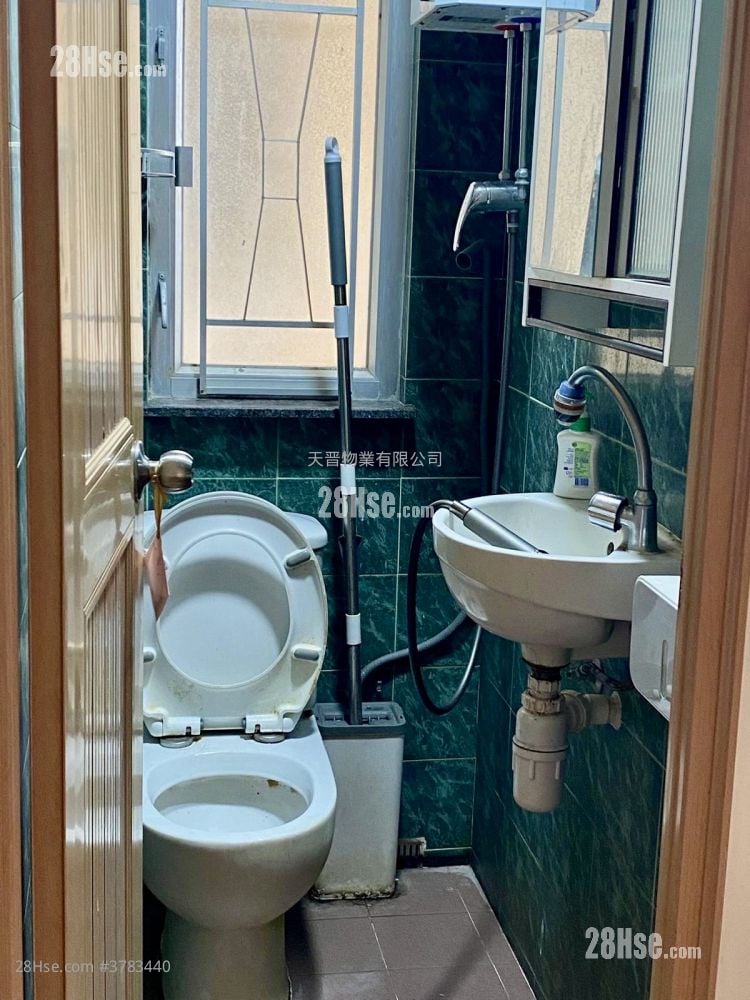 Faerie Court Sell 2 Bedrooms , 1 Bathroom 270 ft²