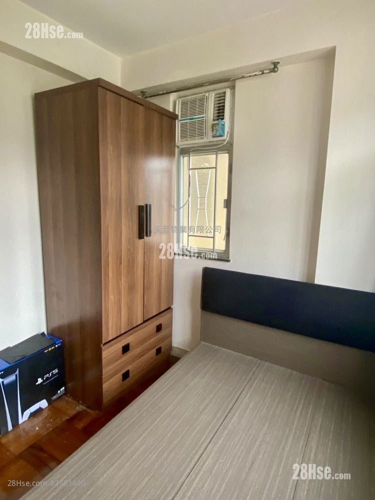 Faerie Court Sell 2 Bedrooms , 1 Bathroom 270 ft²