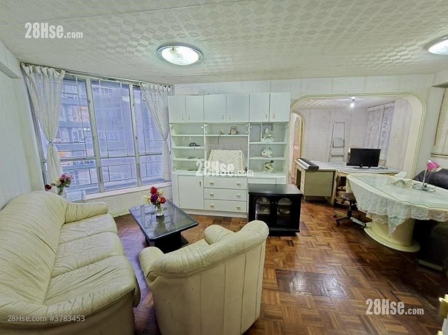 Whampoa Garden Sell 4 Bedrooms , 2 Bathrooms 681 ft²