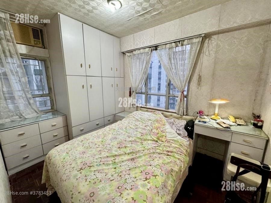 Whampoa Garden Sell 4 Bedrooms , 2 Bathrooms 681 ft²