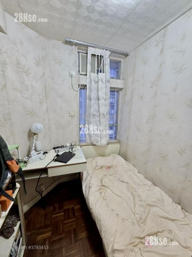 Whampoa Garden Sell 4 Bedrooms , 2 Bathrooms 681 ft²