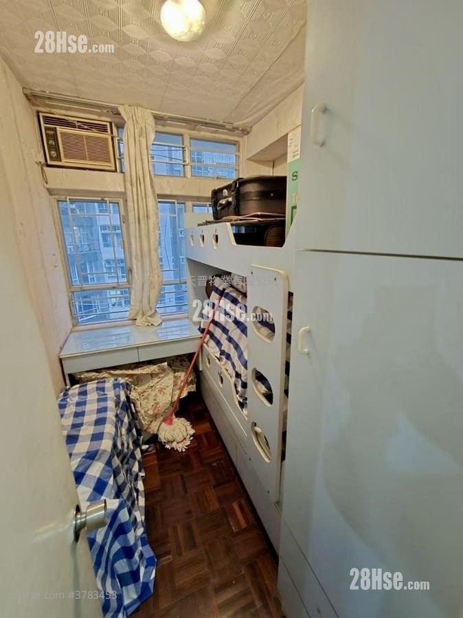 Whampoa Garden Sell 4 Bedrooms , 2 Bathrooms 681 ft²