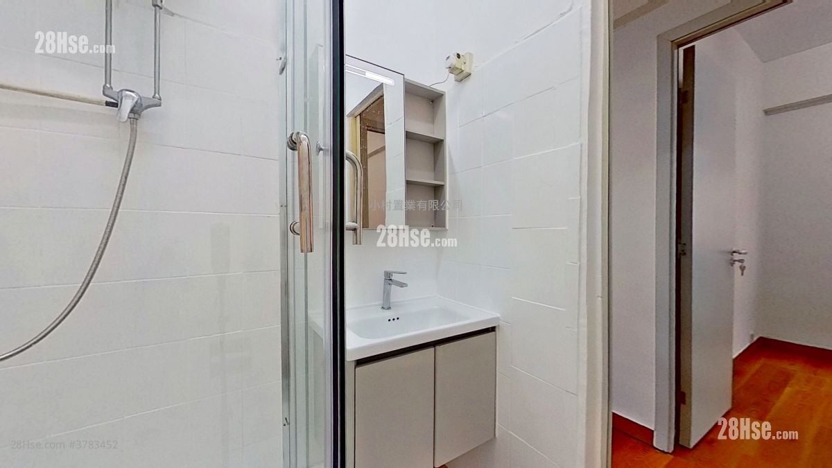浴室: 欢乐楼 租盘 3 房 , 1 浴室 443 平方尺