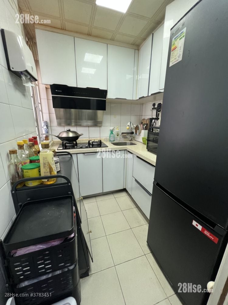 Ping Yan Court Sell 2 Bedrooms , 2 Bathrooms 380 ft²