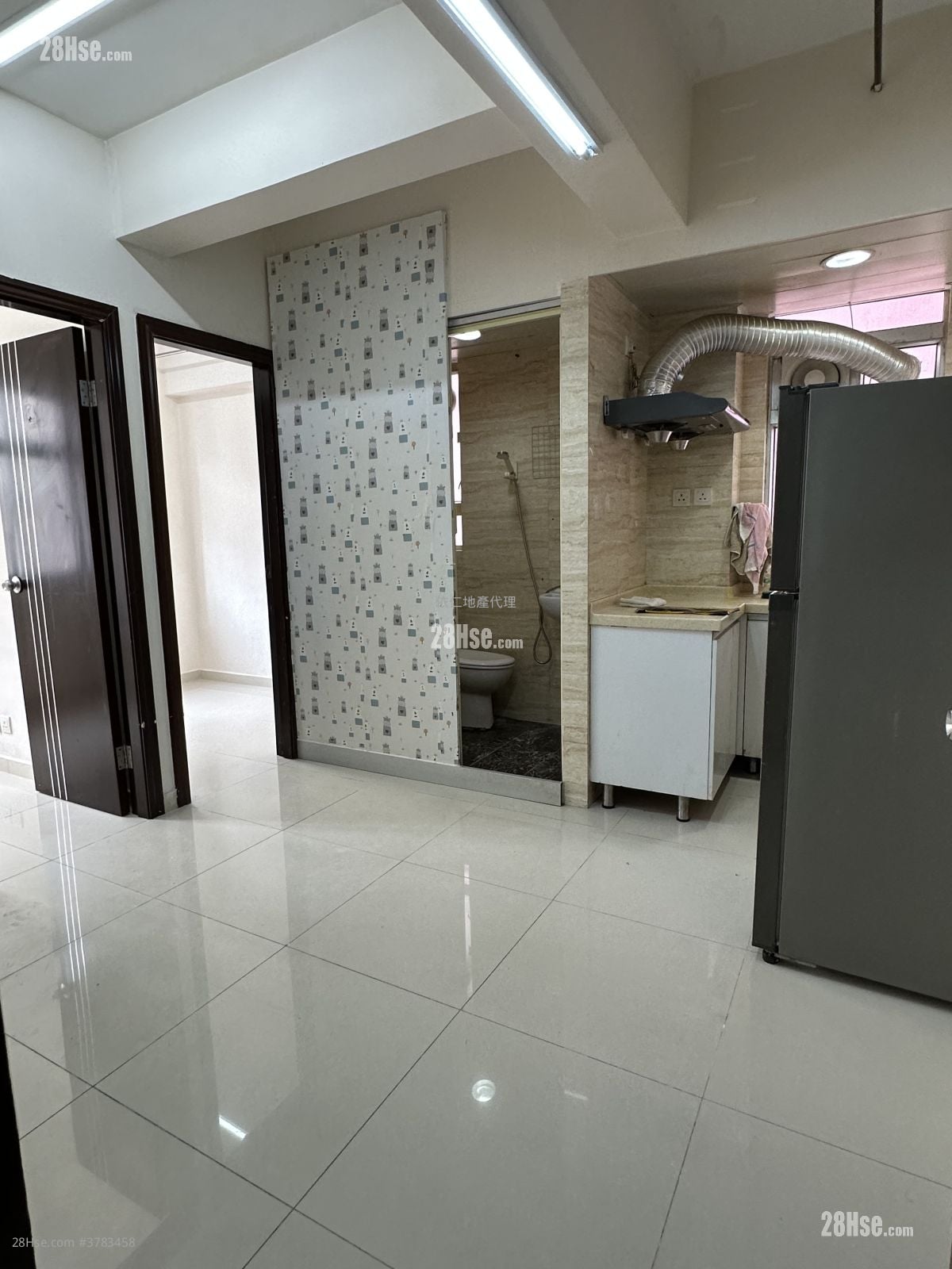 单幢楼房 租盘 2 房 , 1 浴室 240 平方尺