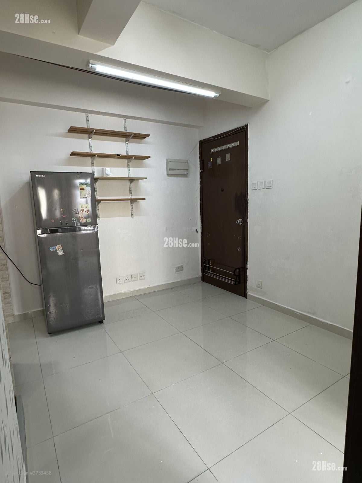 单幢楼房 租盘 2 房 , 1 浴室 240 平方尺