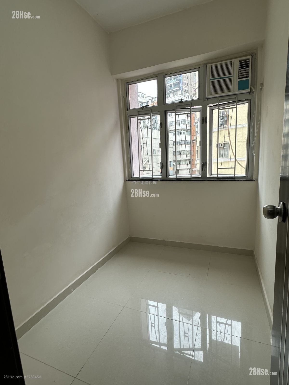 单幢楼房 租盘 2 房 , 1 浴室 240 平方尺