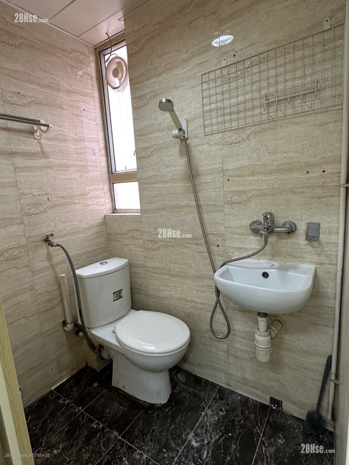 单幢楼房 租盘 2 房 , 1 浴室 240 平方尺