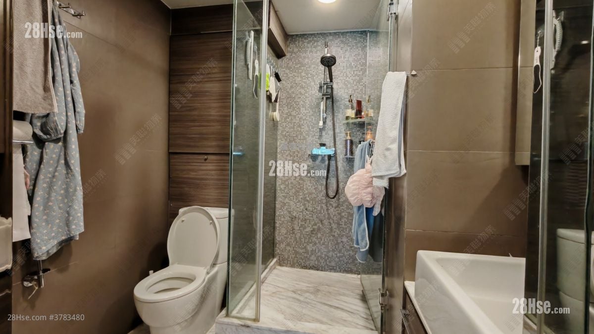 Village Gardens Sell 3 Bedrooms , 3 Bathrooms 1,511 ft²