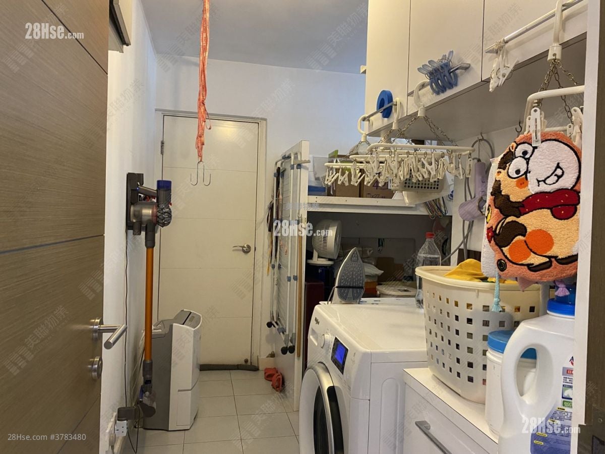 Village Gardens Sell 3 Bedrooms , 3 Bathrooms 1,511 ft²