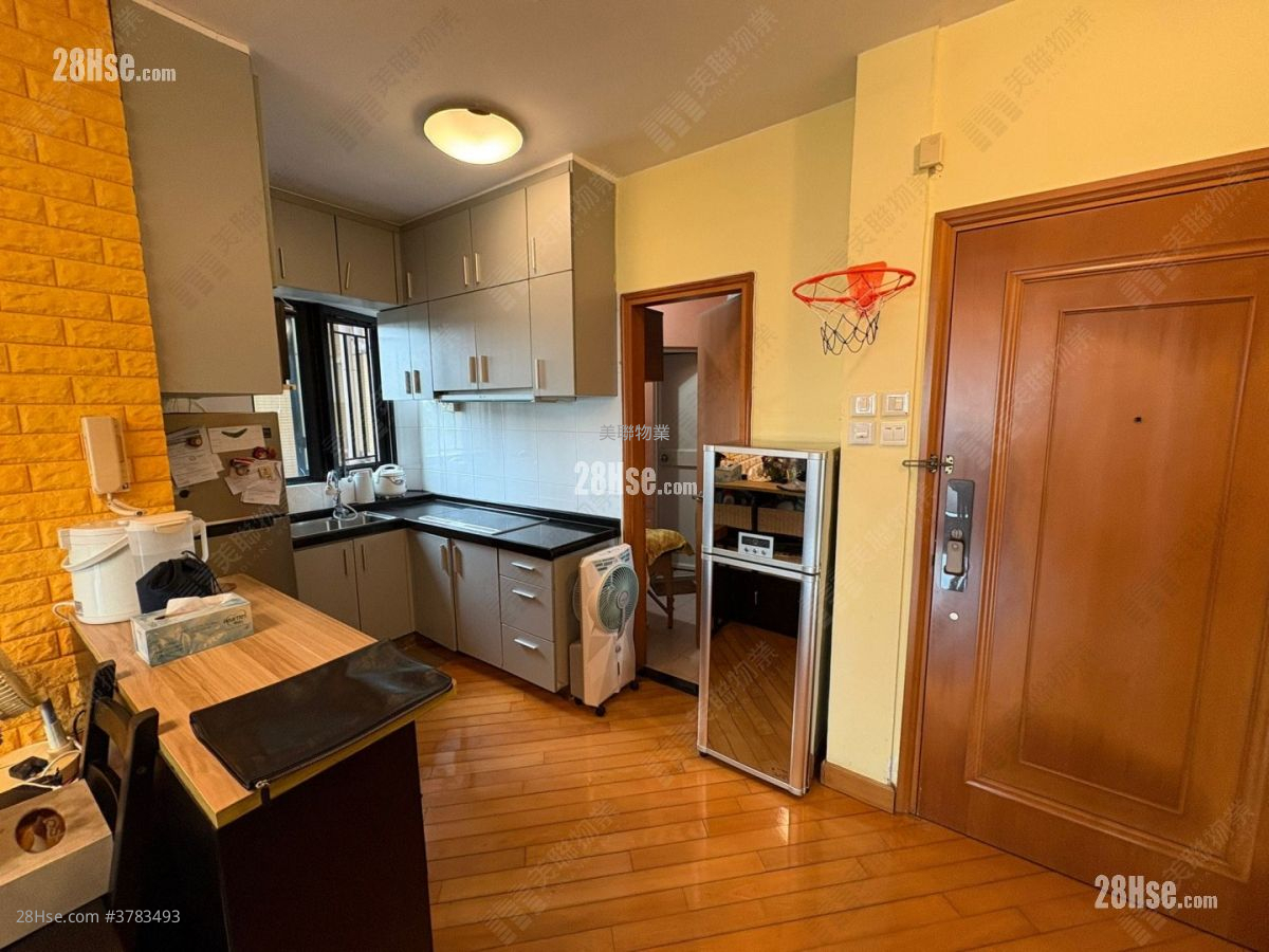 Park Island Sell 3 Bedrooms , 1 Bathroom 781 ft²