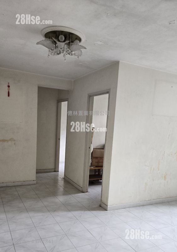 Hong Pak Court Sell 3 Bedrooms , 1 Bathroom 554 ft²
