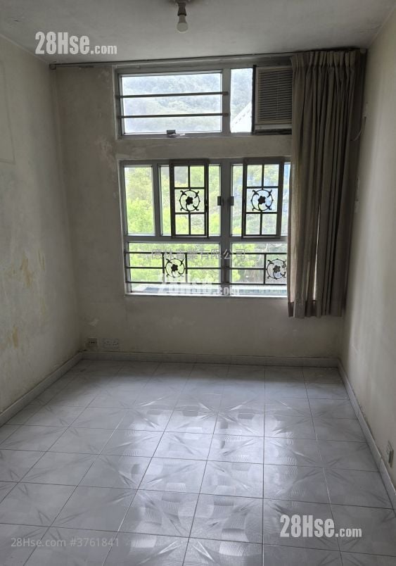 Hong Pak Court Sell 3 Bedrooms , 1 Bathroom 554 ft²