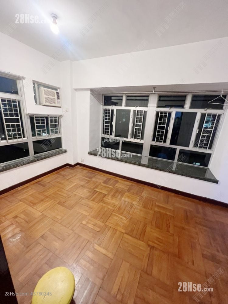 Sheung Shui Centre Sell 2 Bedrooms , 1 Bathroom 351 ft²