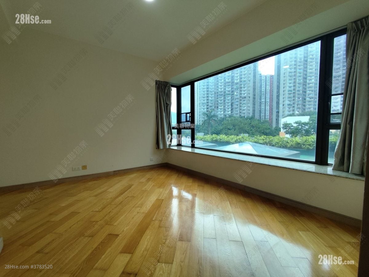 bedroom 1: Noble Hill Rental 3 Bedrooms , 3 Bathrooms 1,024 ft²