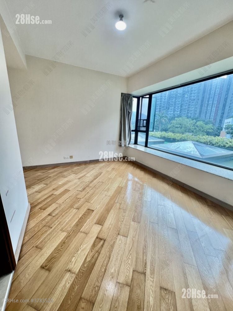 bedroom 3: Noble Hill Rental 3 Bedrooms , 3 Bathrooms 1,024 ft²