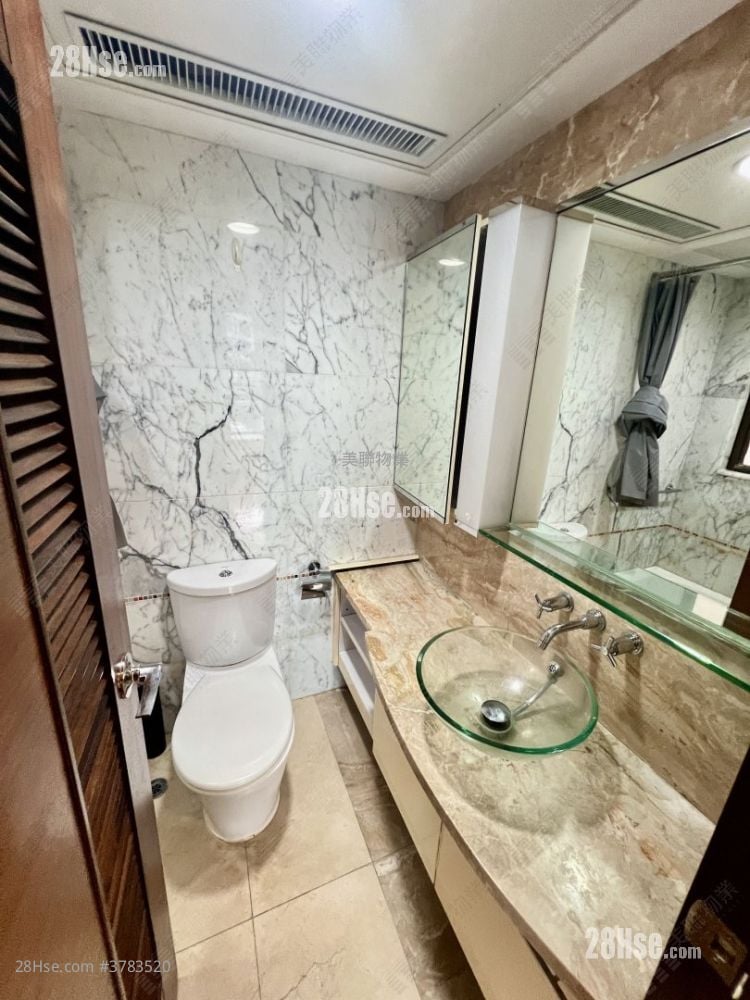 bathroom: Noble Hill Rental 3 Bedrooms , 3 Bathrooms 1,024 ft²