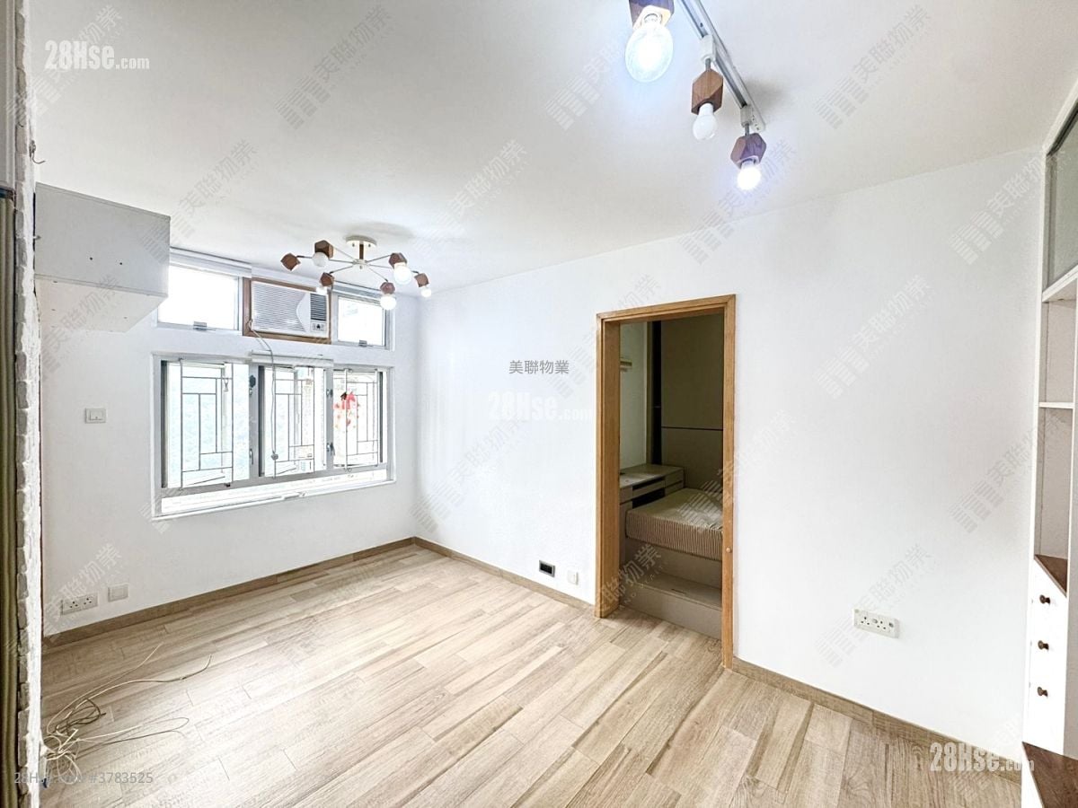 Ching Wah Court Sell 2 Bedrooms , 1 Bathroom 401 ft²