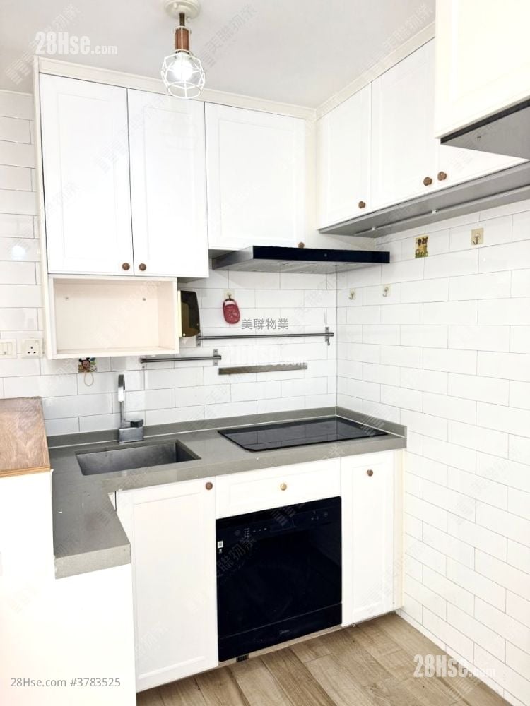 Ching Wah Court Sell 2 Bedrooms , 1 Bathroom 401 ft²