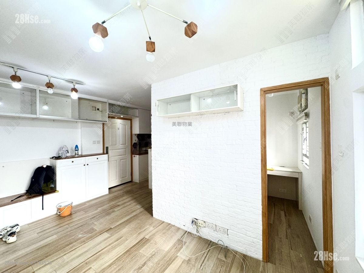 Ching Wah Court Sell 2 Bedrooms , 1 Bathroom 401 ft²