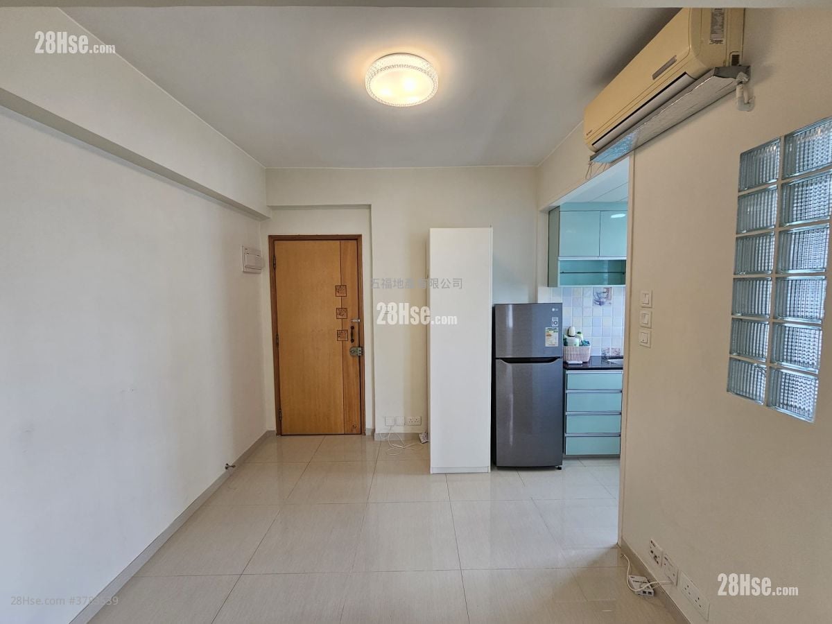 Sai Wan New Apartments Sell 2 Bedrooms , 1 Bathroom 319 ft²