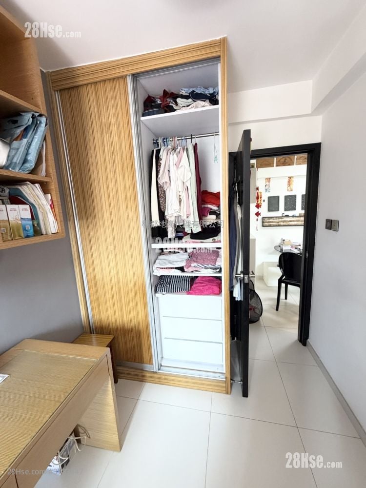 Hong Sing Garden Sell 2 Bedrooms , 1 Bathroom 405 ft²