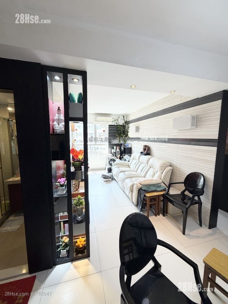 Hong Sing Garden Sell 2 Bedrooms , 1 Bathroom 405 ft²